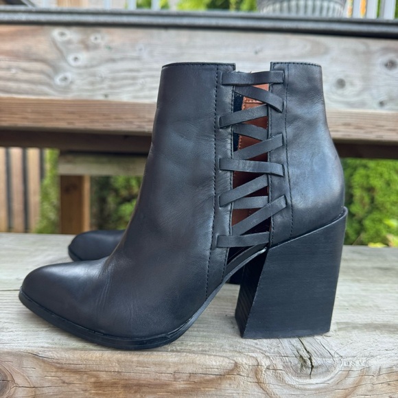 Aldo Alenama Black Leather Cut Out Black Heel Anke Boots Size 6.5 - Picture 3 of 12